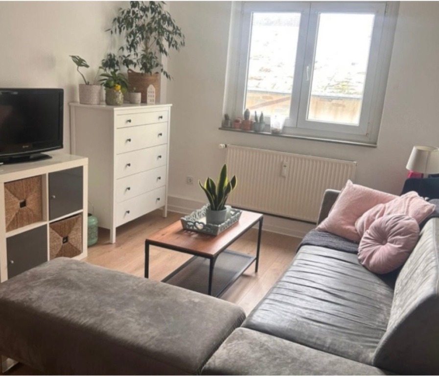 WG-Zimmer Nippes Neusser Straße - living room / shared room