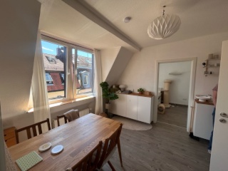 Fully furnished 3 zimmer apartment with TV and all the other amenities.