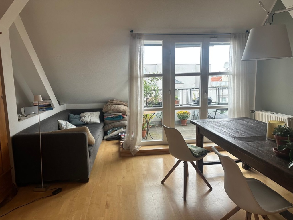 Privates Zimmer in einem hellen modernen DG, WLAN, WM, GS, Terrasse – 10585 Berlin – Vorschaubild 3