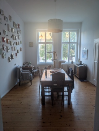 Schöne Altbauwohnung in Friedrichshain zur Zwischenmiete mit Anmeldung und  Katzenbetreuung — photo 1