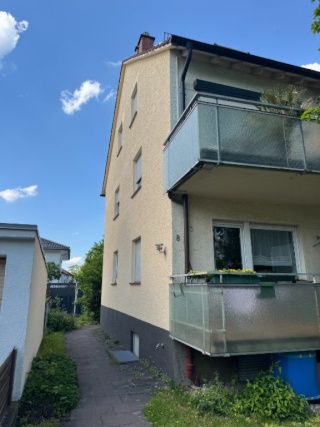 Dachgeschosswohnung mit drei Räumen, Einbauküche und Hobbyraum