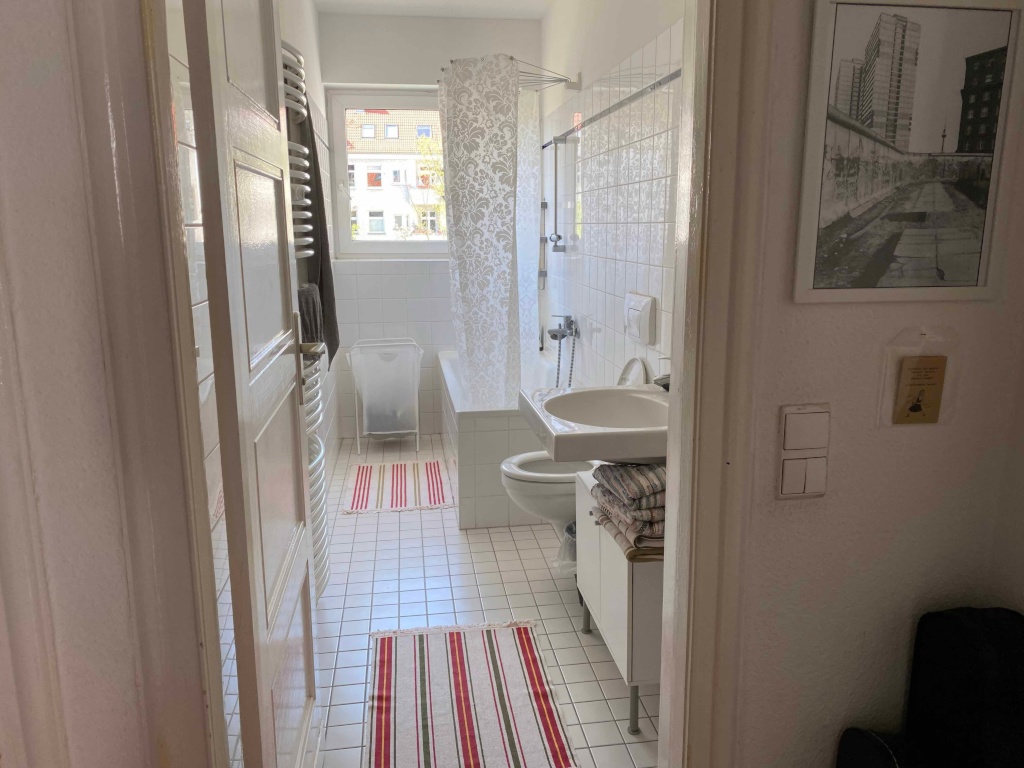 One bedroom flat in Berlin Lichtenberg for 5-6 months (possibly longer) from 4 October great location with Anmeldung – 10365 Berlin Lichtenberg – Vorschaubild 8