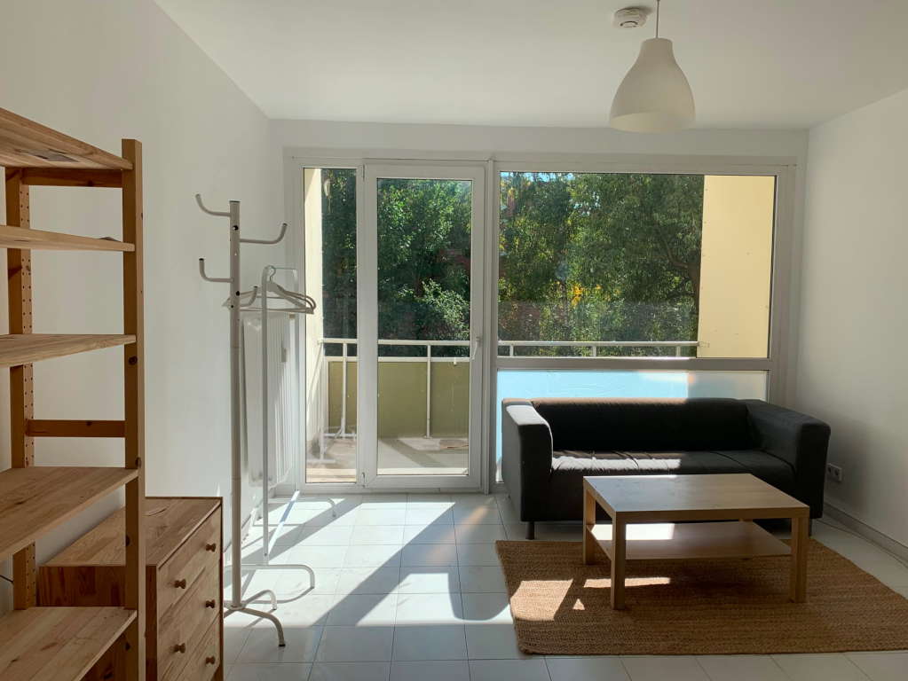 2 Zi Wohnung mit Balkon in Charlottenburg