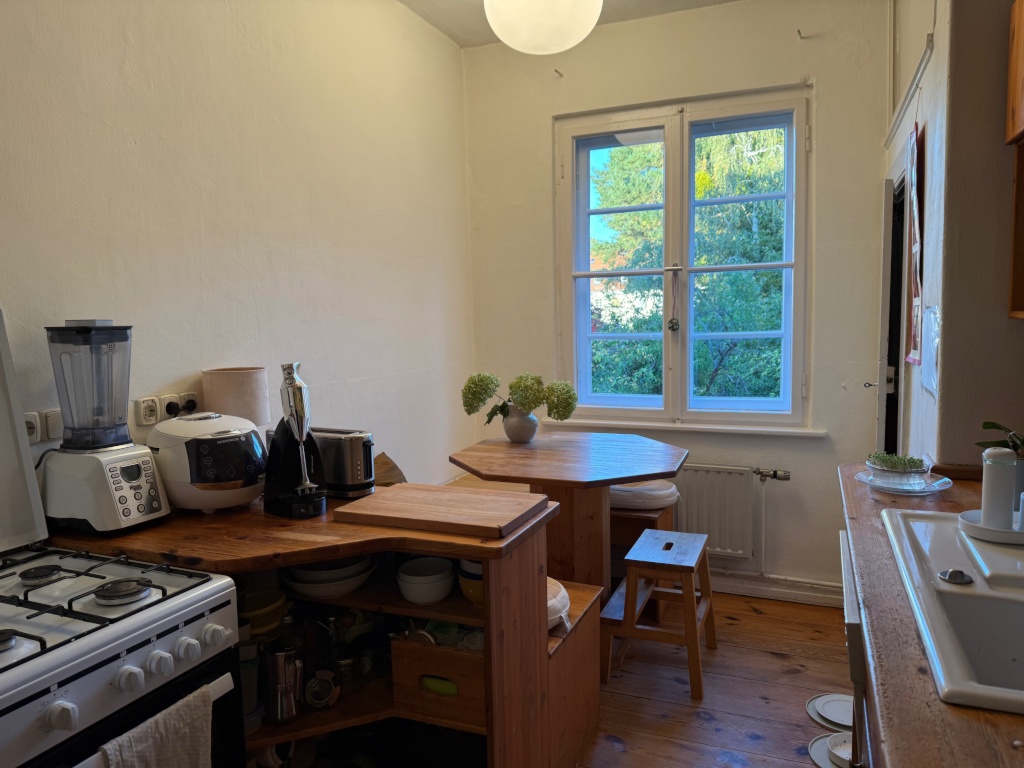 WG-Zimmer Zehlendorf Am Weißen Steg 4 - Küche mit Ess-Ecke für 6P +