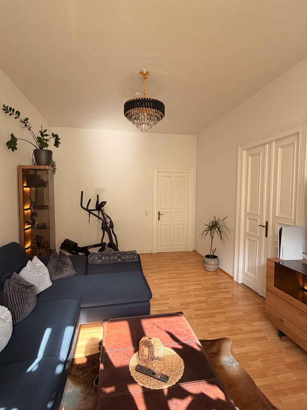 Möblierte 3-Zimmer-Wohnung mit Balkon im Berliner Winskiez – 103 m2 – 2.300 € monatlich – 10405 Berlin Prenzlauer Berg – Vorschaubild 3