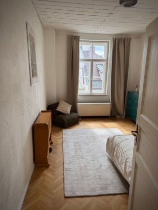 WG-Zimmer 19/15qm Altbau renoviert & möbliert (flexible Mietdauer)