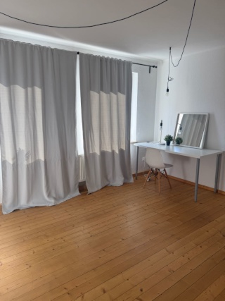 Innenstadt Nürnberg Zimmer teilmöbliert Parkett hell weiß 3er WG