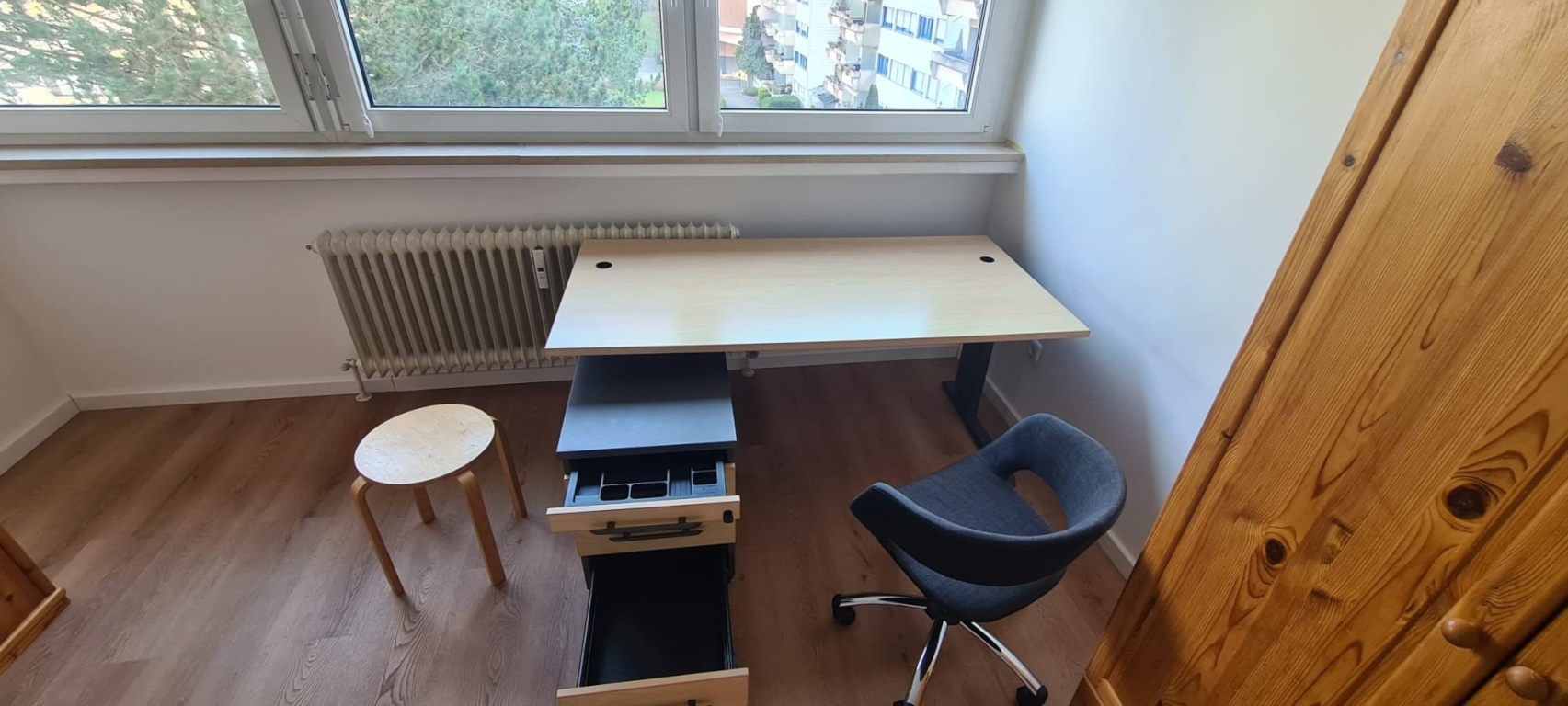 WG-Zimmer Universitätsviertel Lilienthalstraße 21 - Praktischer Schreibtisch inklusive