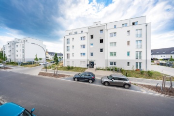 Moderne und schöne Dachgeschosswohnung mit großer Terrasse in Falkenberg neu zu vermieten — photo 1
