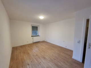 Anzeigenbild: WG-Zimmer in 3-Zimmer-WG in der Nähe Glacis-Gallerie.
