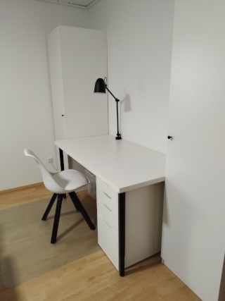 Anzeigenbild: Modern möbliertes Zimmer in geräumiger WG-Wohnung /////
