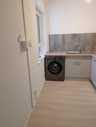 Anzeigenbild: Frisch renovierte 2-Zimmer-Wohnung zur Kurzzeitmiete in Karlsruhe