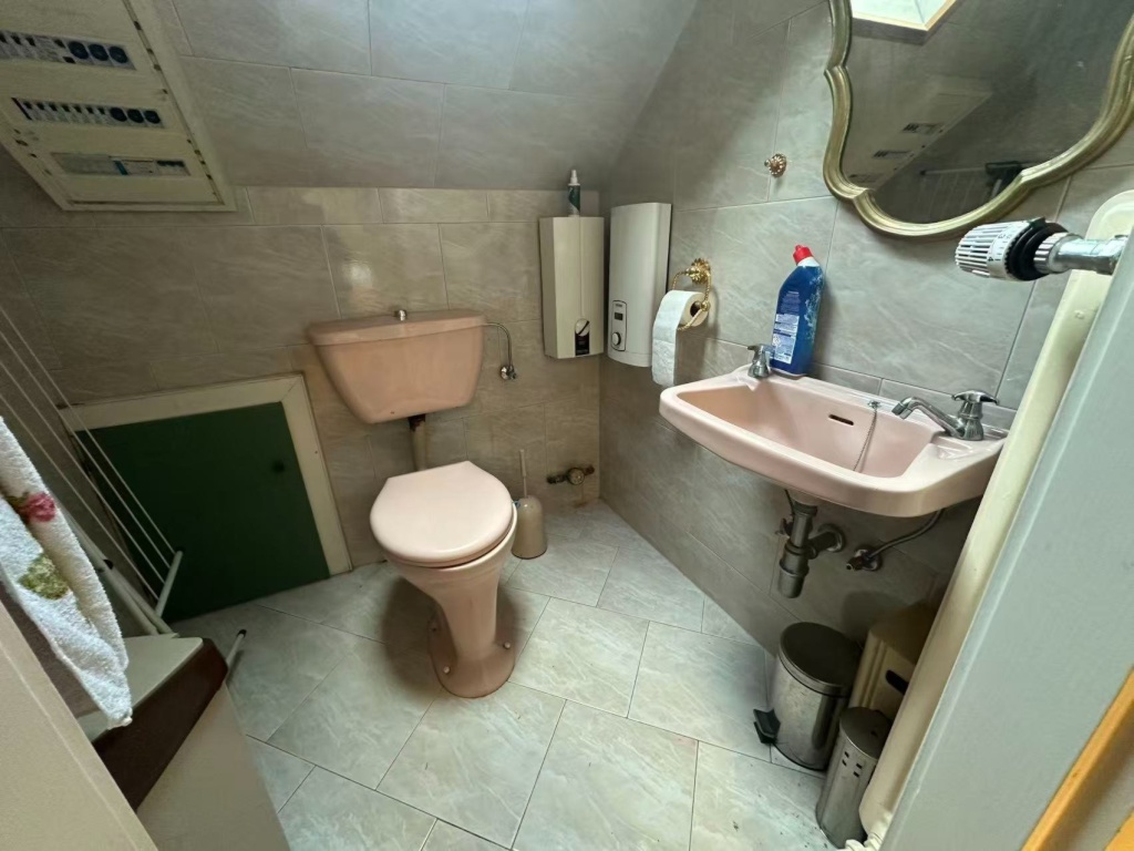 Gemütliches Zimmer mit Dachschräge – Foto 5