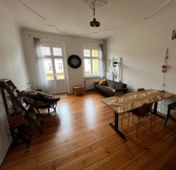 2-Zimmer-Küche-Bad-Balkon mit gelegentlicher Mitbewohnerin — photo 1