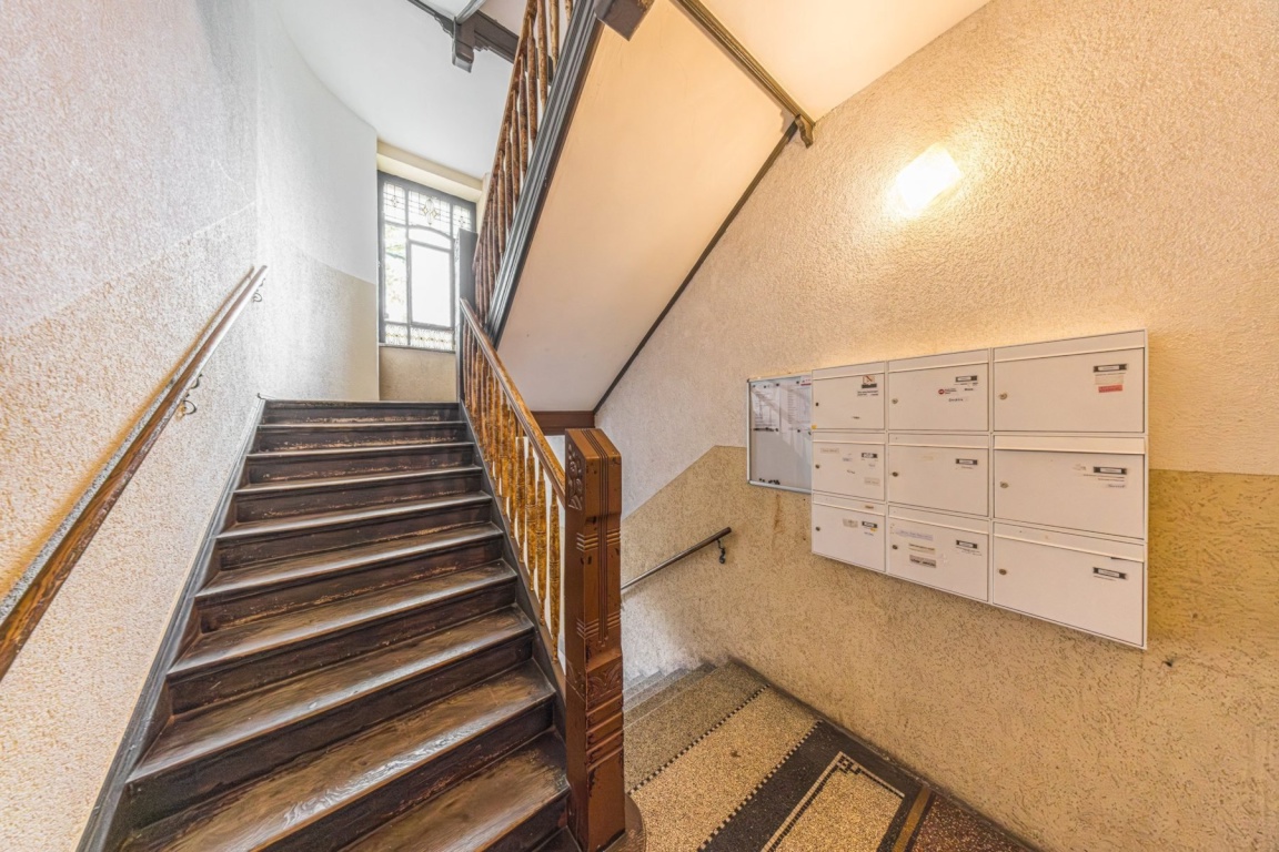 Habitación en WG Neustadt-Neuschönefeld Comeniusstraße 25 - Treppenhaus