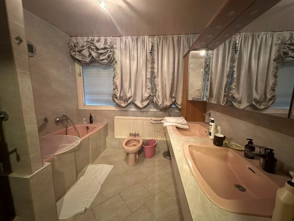 Gemütliches Zimmer mit Dachschräge – Foto 3
