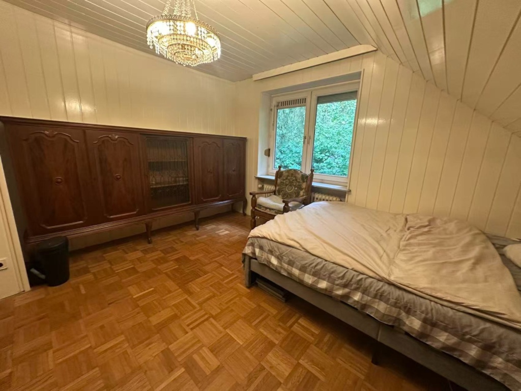 Gemütliches Zimmer mit Dachschräge – Foto 2
