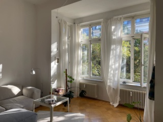 Wunderschöner Altbau mit Erker für Übergang