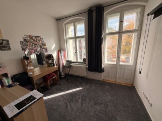 Bright furnished 2-room apartment near Wildenbruchplatz | December–April — photo 1