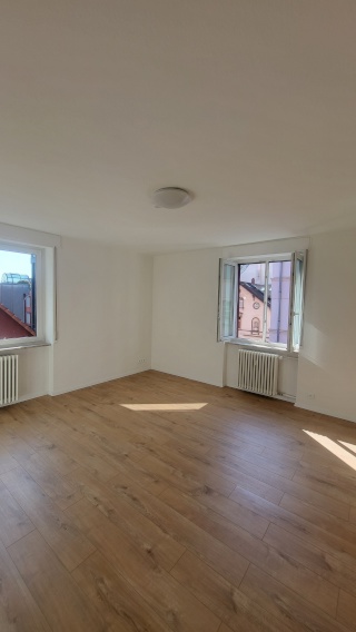 Anzeigenbild: 3 Zimmer, frisch renoviert, Perfekt WG geeignet, Super zentral