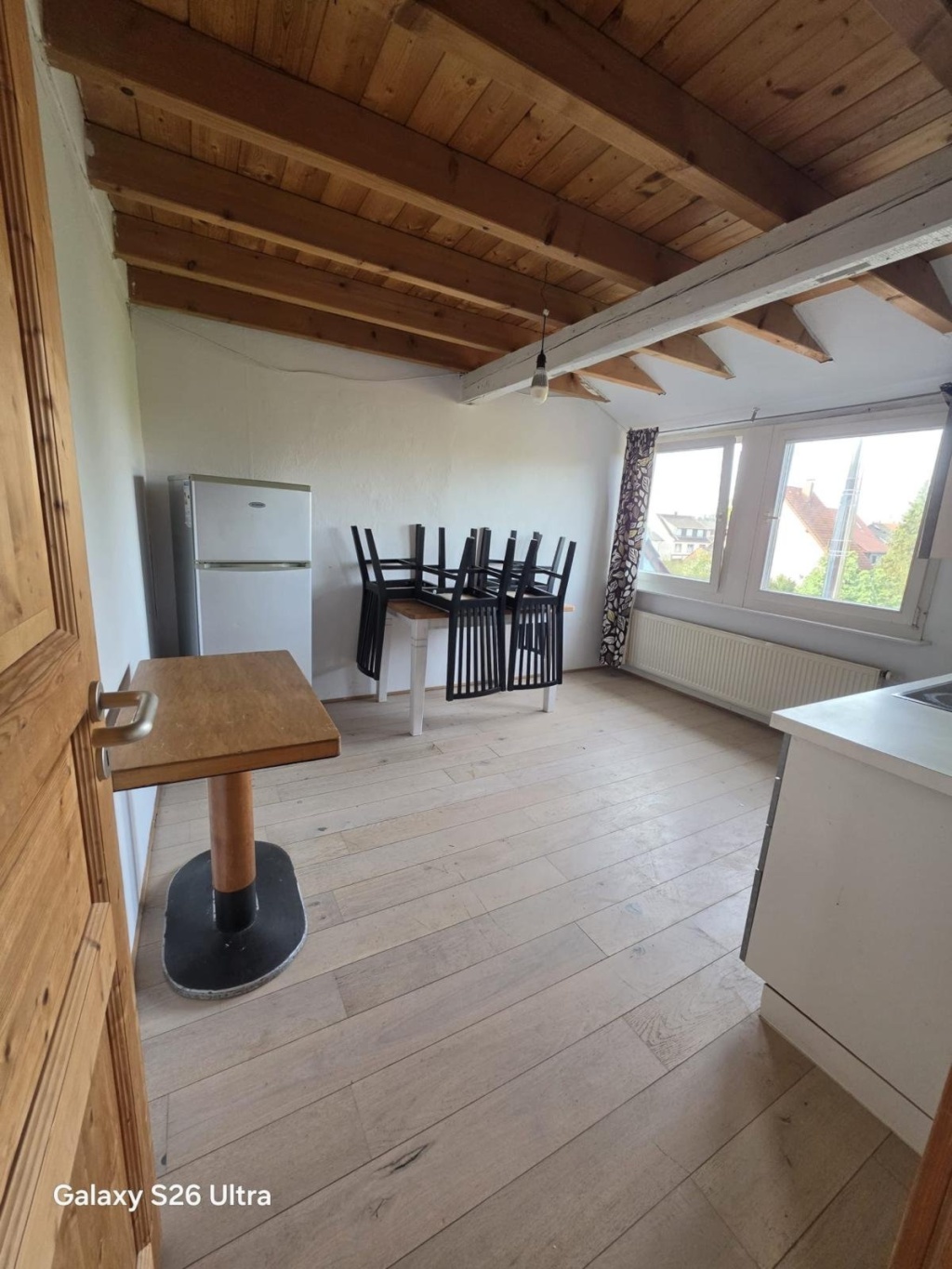 Wohnung Edingen Theodor-Heuss-Straße - Küche mit Esstisch und Kühlschrank