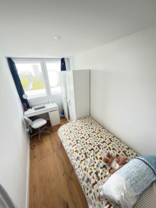 Lichtdurchflutetes Zimmer in ruhiger Neuperlach Zentrum WG!