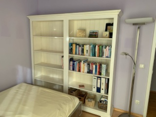 nice room with sunny balcony in an international shared apartment (furnished)
