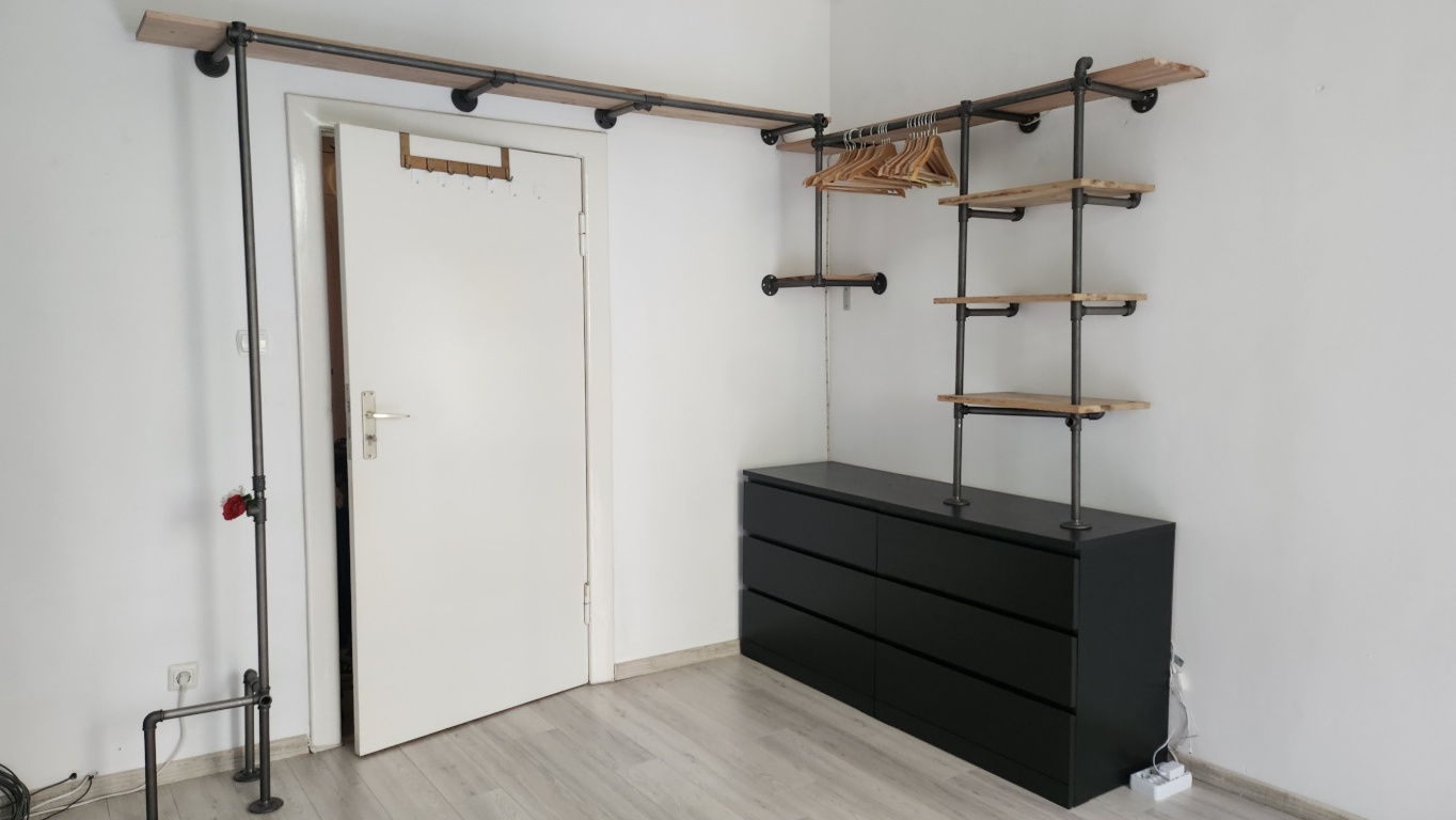 WG-Zimmer Tempelhof Rathausstraße - Offener Kleiderschrank mit Kommode (kann auch umgebaut werden)