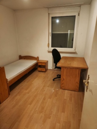 Ein Zimmer frei, in einer 5er WG. Gute Lage 14qm