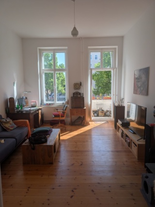 Schöne große 4-Zimmer Altbauwohnung in Friedrichshain zur Zwischenmiete mit Anmeldung — photo 1