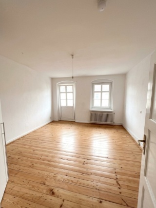 Renovated 2.5-room apartment with a loggia — photo 1