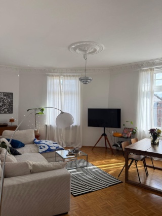 UNTERMIETE: Stilvolle 3-Zimmer-Altbauwohnung im Nordend, voll möbliert, 01.01.-30.04.2027