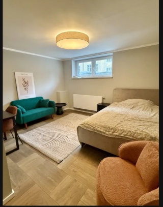 Kernsaniertes und komplett möbliertes Apartment mit Gemeinschaftsküche im schönsten Nymphenburg