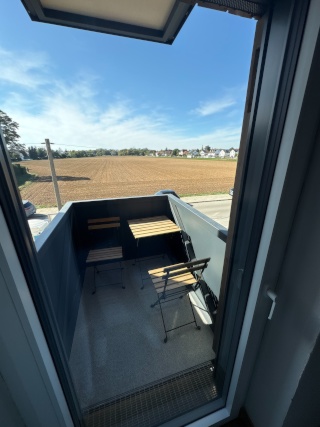 Helles WG-Zimmer mit Balkon in Obermenzing, 2 Minuten zur S-Bahn Station Untermenzing