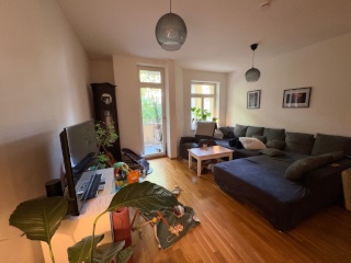 Modern sanierte 2,5 Zimmer Altbauwohnung mit Balkon!