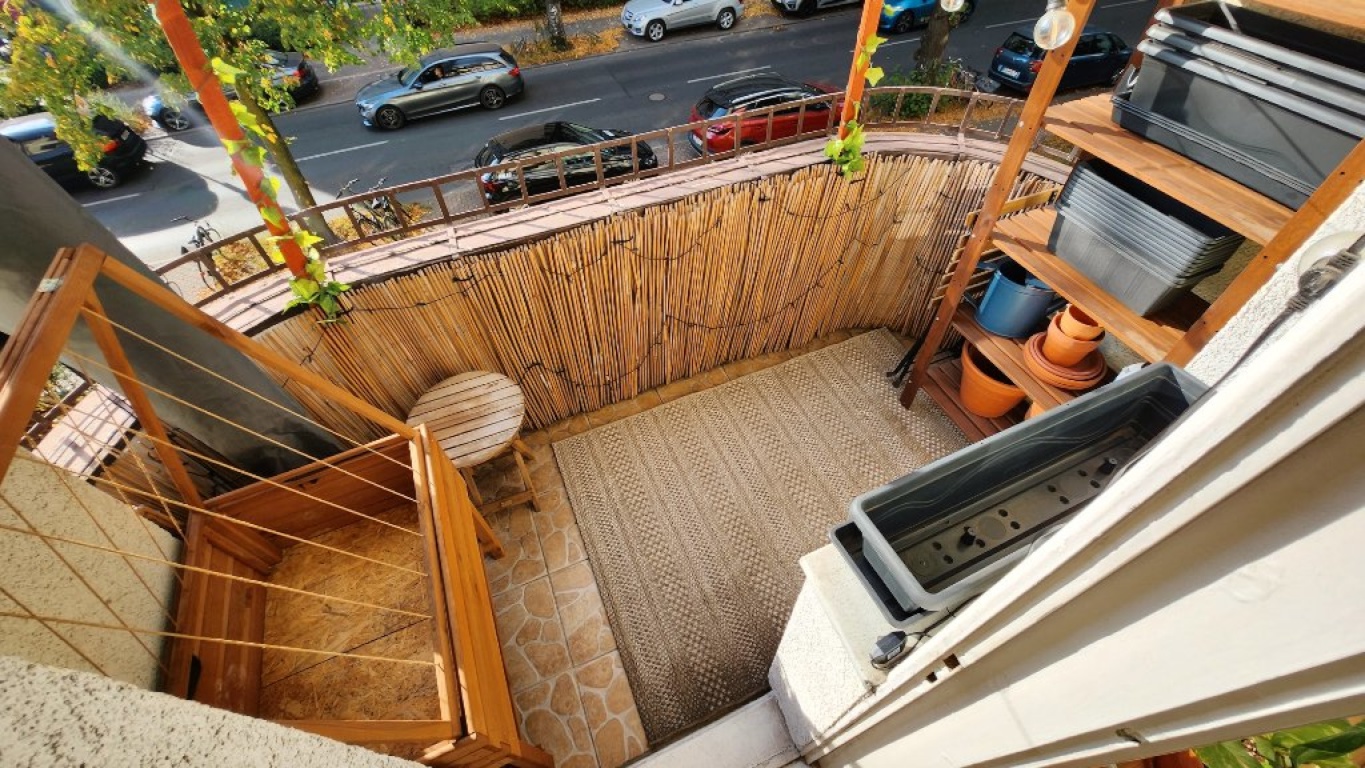 WG-Zimmer Tempelhof Rathausstraße - Balkon (aktueller Zustand, Tisch steht drinnen)