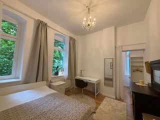 1 WG Zimmer in 3er WG am Bahnhof Westend Altbau