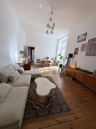 Sonnige möblierte 2-Zimmer-Altbauwohnung (70 m2) mit Terrasse in Neukölln/ Alt-Treptow | 1.250 € warm | ab 1.11.2026 — photo 1