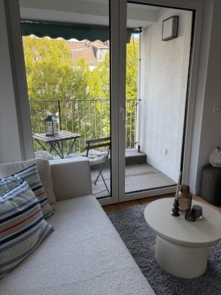 Möbliert & bezugsfertig: 2-Zi-Neubau mit Balkon nahe Westhafen – Internet inkl.