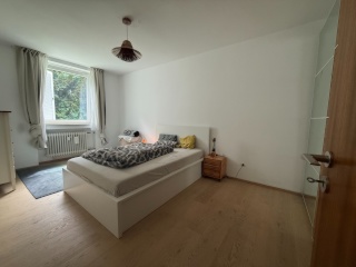 Helle 2-Zimmer-Wohnung mit Loggia und Wasserblick - Grüne Oase in Obermenzing