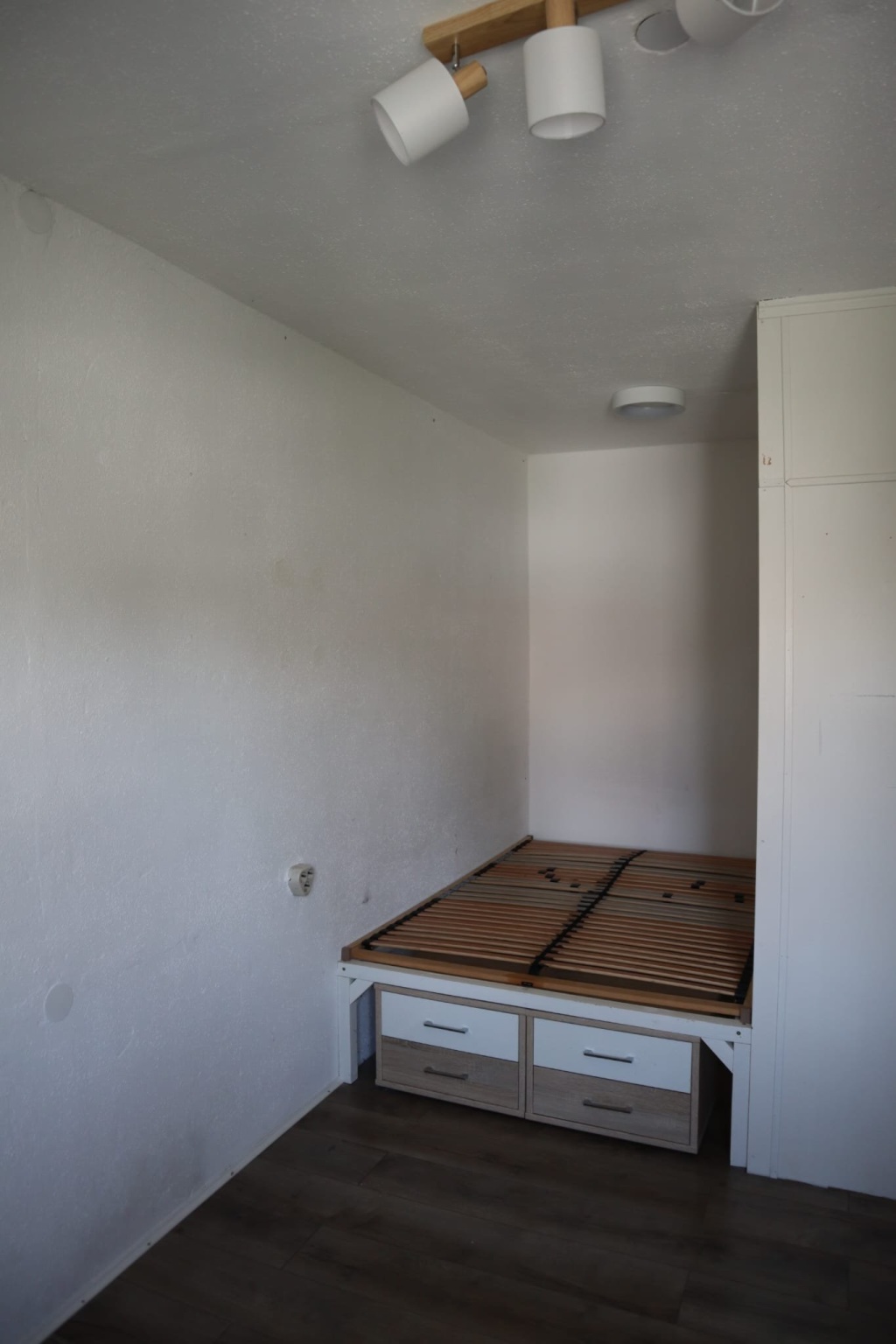 WG-Zimmer München Peter-Vischer str - blick in das eingebaute Bett