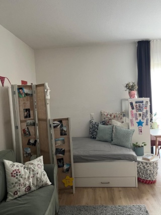 Anzeigenbild: Möblierte 1-Zimmer-Wohnung nahe Innenstadt / Furnished Studio Apartment Near City Centre