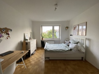 Helles 15m2 Zimmer an der Münchner Freiheit