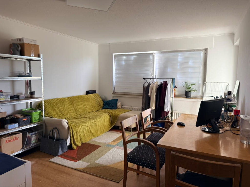 Sehr großes Zimmer mit privatem Balkonzugang inkl. Schwimmbadnutzung, ruhig