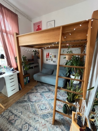gemütliches WG-Zimmer zur Zwischenmiete in entspannter 5er-WG, mit Hund