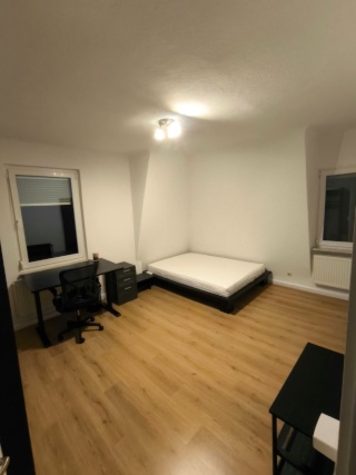 Helles 20 m2 Zimmer in netter 4er-WG in Feuerbach, möbliert, Dez–Feb