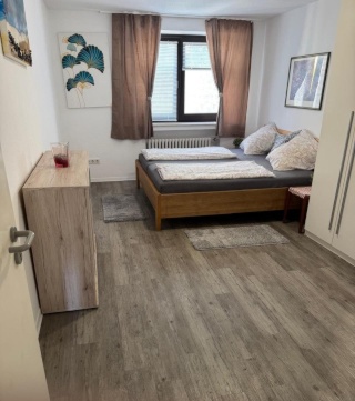 Bright Private Room with Living Room & Balcony – 300 m from Düsseldorf HBF
