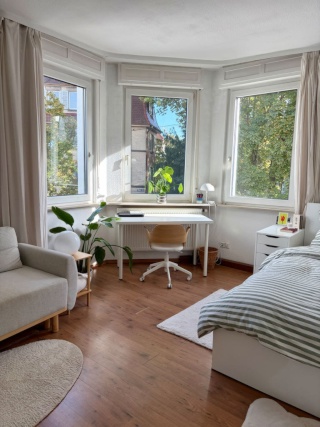 Zimmer in charmanter Altbauwohnung wird frei :)