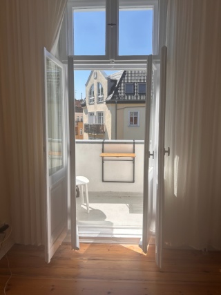 Helle 2-Zimmer-Altbauwohnung mit EBK | Zwischenmiete im November — photo 1