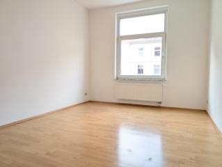 Zentrale 2-Zimmer-Wohnung mit Balkon und EBK